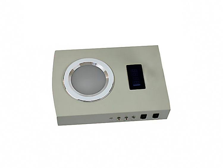 我公司生產(chǎn)的菌落計數(shù)器是一種數(shù)字顯示式自動細菌檢驗儀器。由計數(shù)器、探筆、計數(shù)池等部分組成，計數(shù)器采用CMOS集成電路精心設(shè)計，LED數(shù)碼管顯示，字高13mm，清晰明亮，配合探筆，計數(shù)靈敏準確。菌落對比清楚。便于觀察。